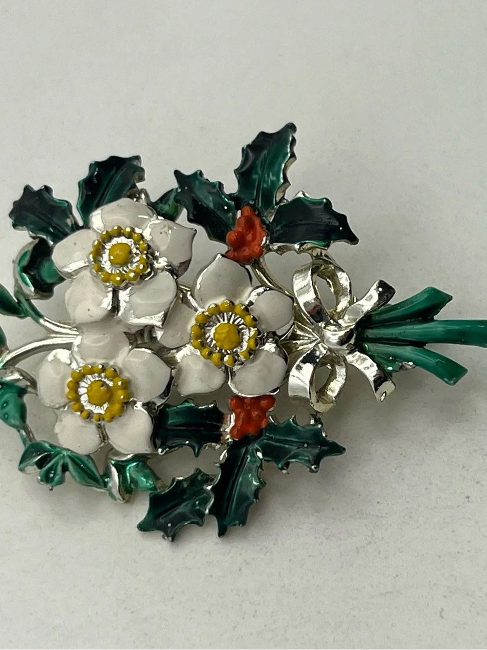 Exquisite brand Christmas flower holly enamel gold tone red green brooch pin